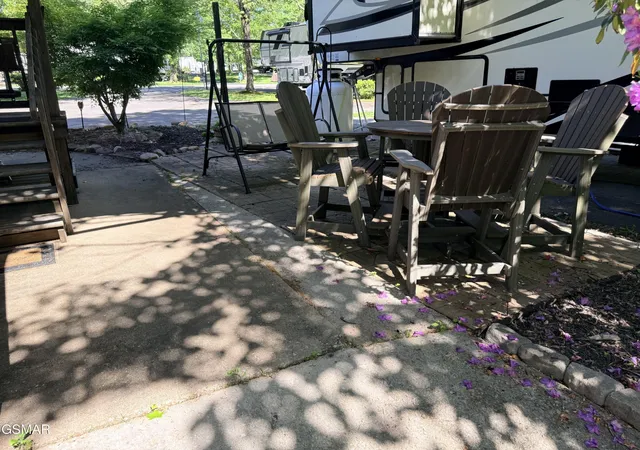 Photo 4 of Sale Pending at 4229 E Pkwy, Gatlinburg, TN 37738 | MLS# 3513039 | Listing updated on 2026-09-27