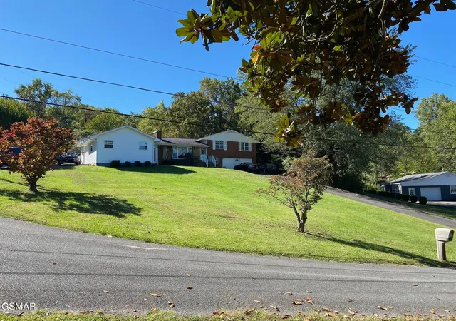 Photo 1 of Single family home for sale at 1011 Honeysuckle Dr, Newport, TN 37821 | MLS# 3548211 | Listing updated on 2026-09-23