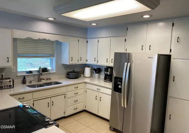 Photo 2 of Single family home for sale at 1011 Honeysuckle Dr, Newport, TN 37821 | MLS# 3548211 | Listing updated on 2026-09-23