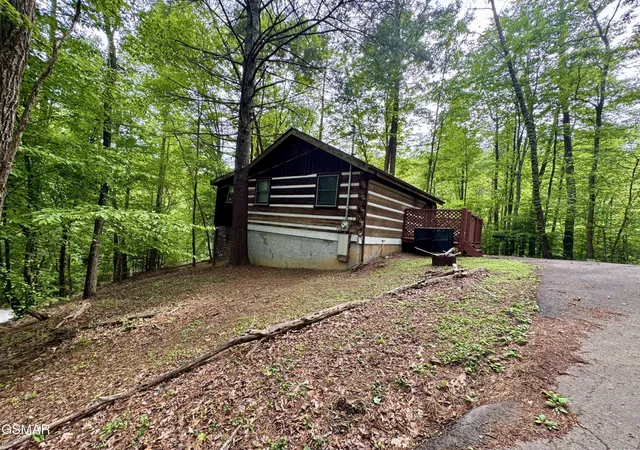 Photo 2 of Single family home for sale at 2340 Avon Cir, Sevierville, TN 37876 | MLS# 3298378 | Listing updated on 2026-09-11