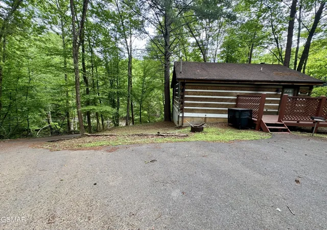 Photo 3 of Single family home for sale at 2340 Avon Cir, Sevierville, TN 37876 | MLS# 3298378 | Listing updated on 2026-09-11