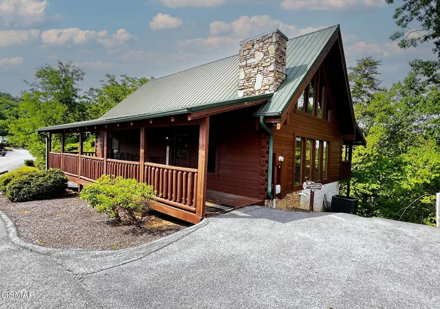 Photo 1 of Single family home for sale at 3216 White Falcon Way #19, Pigeon Forge, TN 37863 | MLS# 3240144 | Listing updated on 2026-09-11