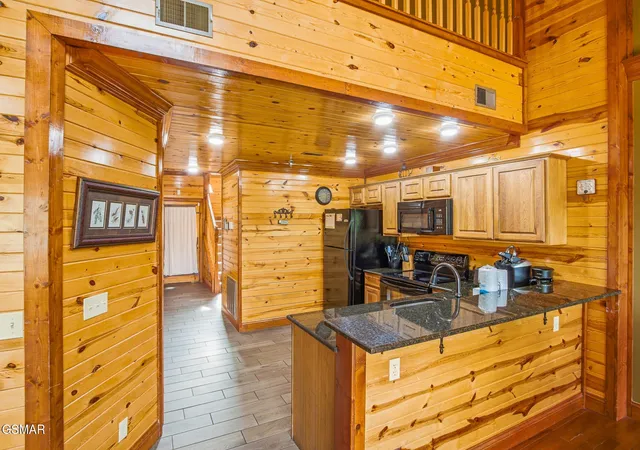 Photo 3 of Single family home for sale at 460 Big Bear Way, Pigeon Forge, TN 37863 | MLS# 3548218 | Listing updated on 2026-09-14