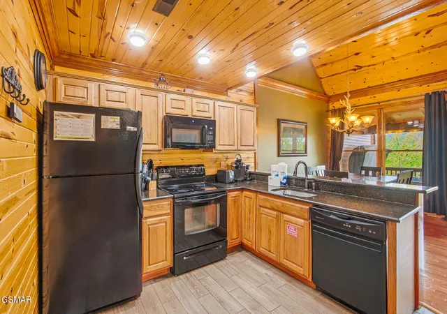 Photo 4 of Single family home for sale at 460 Big Bear Way, Pigeon Forge, TN 37863 | MLS# 3548218 | Listing updated on 2026-09-14