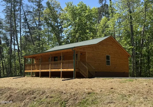 Photo 2 of Single family home for sale at 4002 Wears Cvs Rd, Sevierville, TN 37862 | MLS# 3278363 | Listing updated on 2026-10-02