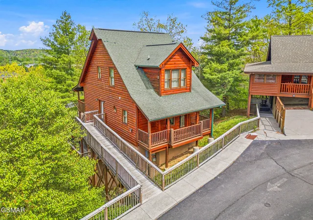 Photo 2 of Single family home for sale at 442 Big Bear Way, Pigeon Forge, TN 37863 | MLS# 3548219 | Listing updated on 2026-09-14