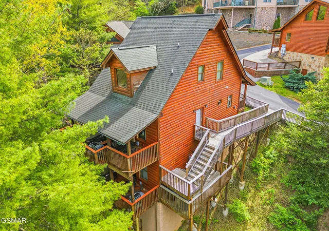 Photo 3 of Single family home for sale at 442 Big Bear Way, Pigeon Forge, TN 37863 | MLS# 3548219 | Listing updated on 2026-09-14