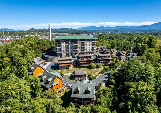 Photo 3 of Single family home for sale at 442 Big Bear Way, Pigeon Forge, TN 37863 | MLS# 3548219 | Listing updated on 2026-09-14