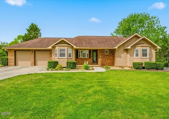 Photo 1 of Single family home for sale at 209 Lavista Dr, Maryville, TN 37804 | MLS# 3302024 | Listing updated on 2026-09-11