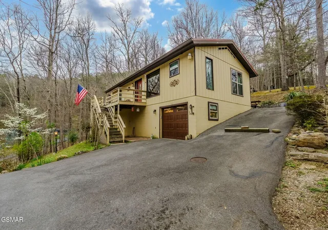 Photo 2 of Single family home for sale at 2931 Mountain Blvd, Sevierville, TN 37876 | MLS# 3302145 | Listing updated on 2026-09-11
