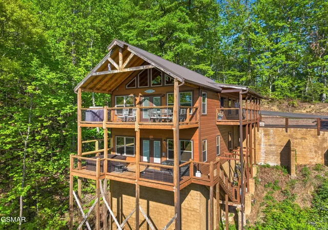 Photo 4 of Single family home for sale at 2624 Overholt Trl, Sevierville, TN 37862 | MLS# 3299375 | Listing updated on 2026-09-11