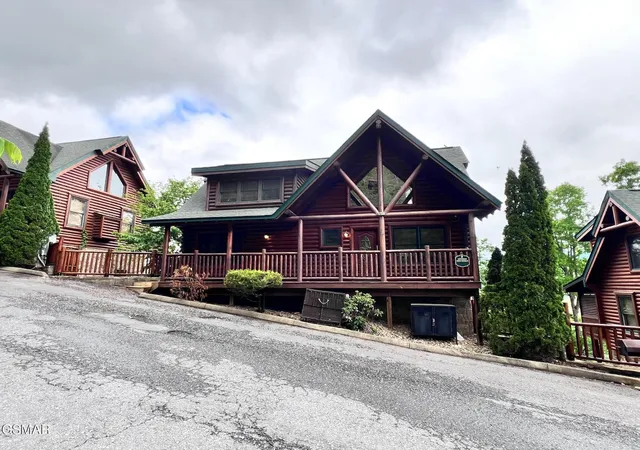 Photo 1 of Single family home for sale at 1726 Summit View Way, Sevierville, TN 37862 | MLS# 3263097 | Listing updated on 2026-09-11