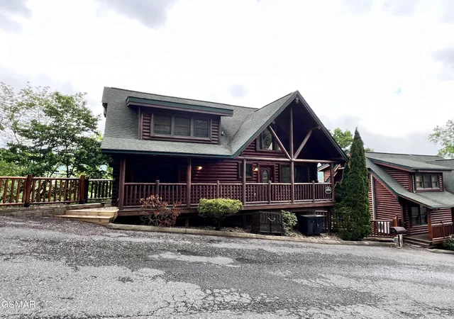 Photo 2 of Single family home for sale at 1726 Summit View Way, Sevierville, TN 37862 | MLS# 3263097 | Listing updated on 2026-09-11