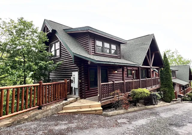 Photo 3 of Single family home for sale at 1726 Summit View Way, Sevierville, TN 37862 | MLS# 3263097 | Listing updated on 2026-09-11