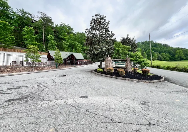 Photo 4 of Single family home for sale at 1726 Summit View Way, Sevierville, TN 37862 | MLS# 3263097 | Listing updated on 2026-09-11