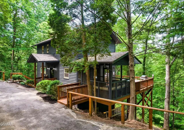 Photo 2 of Sale Pending at 3282 Emerald Springs Loop, Sevierville, TN 37862 | MLS# 3548239 | Listing updated on 2026-09-21