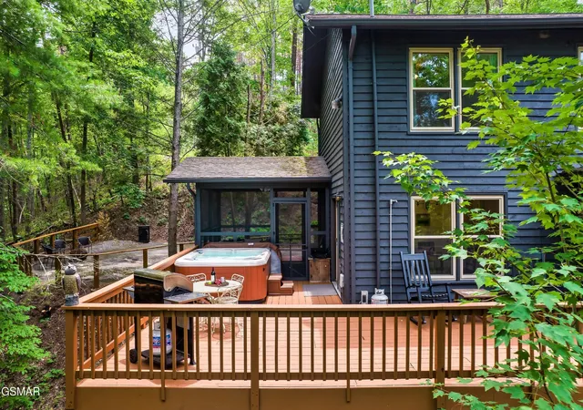 Photo 3 of Sale Pending at 3282 Emerald Springs Loop, Sevierville, TN 37862 | MLS# 3548239 | Listing updated on 2026-09-21