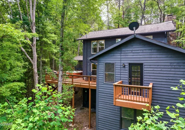Photo 3 of Sale Pending at 3282 Emerald Springs Loop, Sevierville, TN 37862 | MLS# 3548239 | Listing updated on 2026-09-21