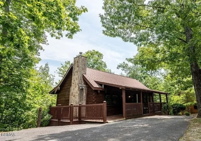 Photo 1 of Single family home for sale at 667 Kings Hills Blvd, Pigeon Forge, TN 37863 | MLS# 3264182 | Listing updated on 2026-09-11
