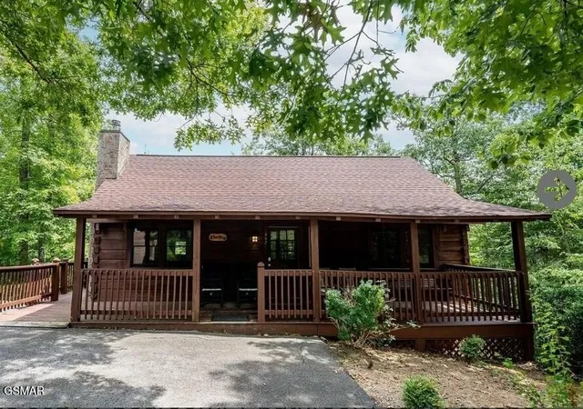 Photo 2 of Single family home for sale at 667 Kings Hills Blvd, Pigeon Forge, TN 37863 | MLS# 3264182 | Listing updated on 2026-09-11