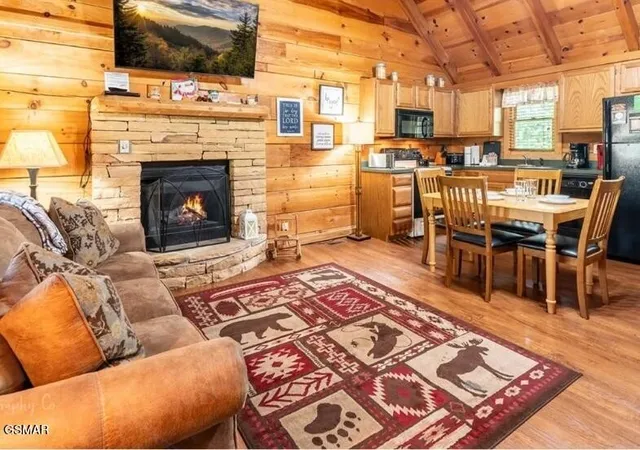 Photo 3 of Single family home for sale at 667 Kings Hills Blvd, Pigeon Forge, TN 37863 | MLS# 3264182 | Listing updated on 2026-09-11