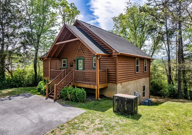 Photo 1 of Sale Pending at 3922 Valley View Dr, Pigeon Forge, TN 37863 | MLS# 3548246 | Listing updated on 2026-09-14