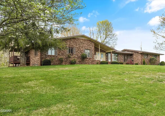 Photo 2 of Single family home for sale at 1279 Green Acres Dr, Newport, TN 37821 | MLS# 3548262 | Listing updated on 2026-09-24