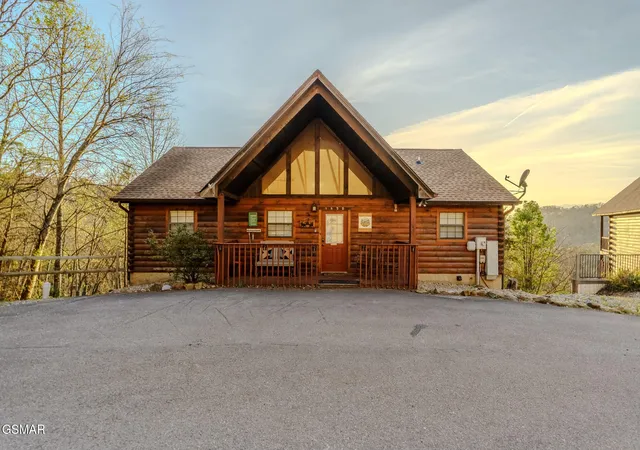 Photo 2 of Single family home for sale at 1624 Pinewood Way, Sevierville, TN 37862 | MLS# 3272745 | Listing updated on 2026-09-11