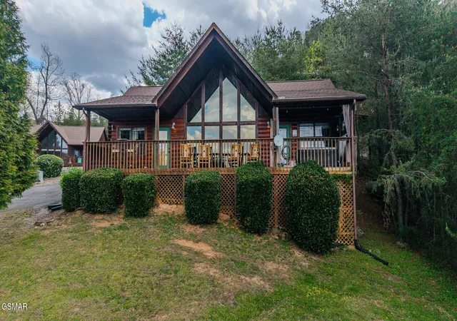 Photo 3 of Single family home for sale at 1624 Pinewood Way, Sevierville, TN 37862 | MLS# 3272745 | Listing updated on 2026-09-11