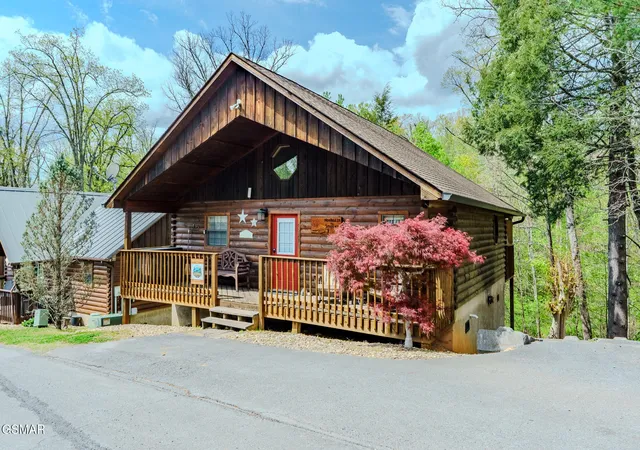 Photo 3 of Single family home for sale at 1624 Pinewood Way, Sevierville, TN 37862 | MLS# 3272745 | Listing updated on 2026-09-11