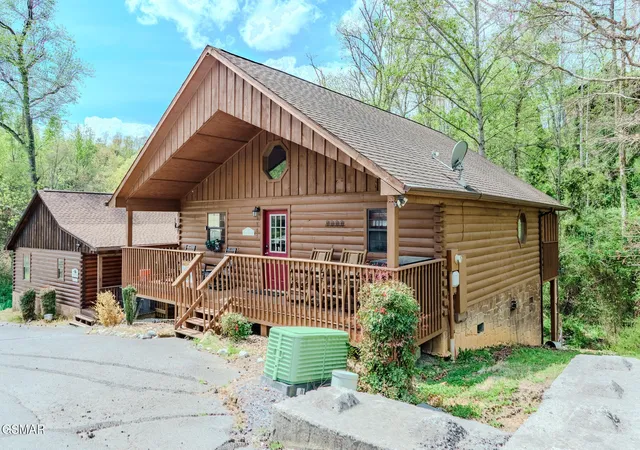Photo 4 of Single family home for sale at 1624 Pinewood Way, Sevierville, TN 37862 | MLS# 3272745 | Listing updated on 2026-09-11