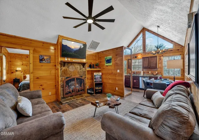 Photo 1 of Single family home for sale at 623 Country Oaks Dr, Pigeon Forge, TN 37863 | MLS# 3548268 | Listing updated on 2026-09-14