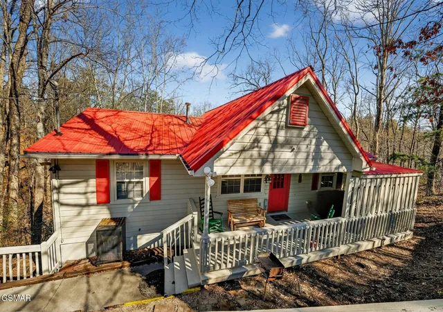 Photo 2 of Single family home for sale at 623 Country Oaks Dr, Pigeon Forge, TN 37863 | MLS# 3548268 | Listing updated on 2026-09-14