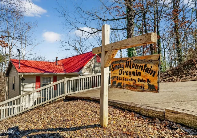 Photo 3 of Single family home for sale at 623 Country Oaks Dr, Pigeon Forge, TN 37863 | MLS# 3548268 | Listing updated on 2026-09-14