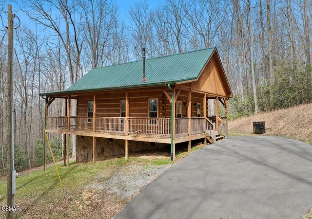 Photo 1 of Single family home for sale at 3393 Grand Country Dr, Cosby, TN 37722 | MLS# 3548009 | Listing updated on 2026-09-14