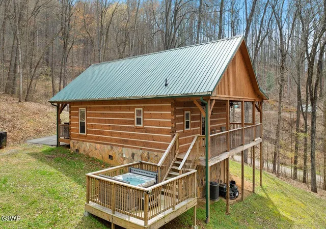 Photo 2 of Single family home for sale at 3393 Grand Country Dr, Cosby, TN 37722 | MLS# 3548009 | Listing updated on 2026-09-14