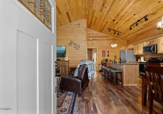 Photo 3 of Single family home for sale at 3393 Grand Country Dr, Cosby, TN 37722 | MLS# 3548009 | Listing updated on 2026-09-14