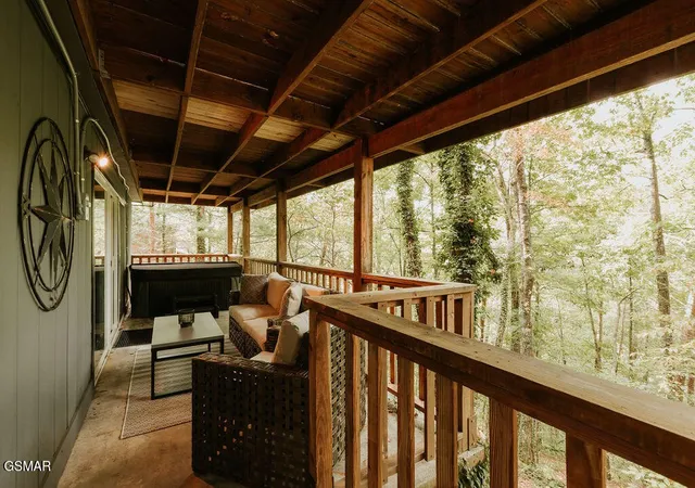 Photo 2 of Single family home for sale at 207 Cutter Gap Rd, Townsend, TN 37882 | MLS# 3548280 | Listing updated on 2026-09-14