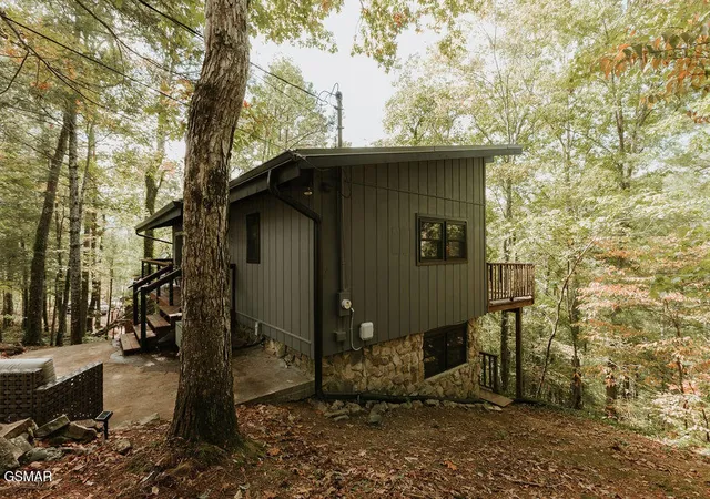 Photo 3 of Single family home for sale at 207 Cutter Gap Rd, Townsend, TN 37882 | MLS# 3548280 | Listing updated on 2026-09-14