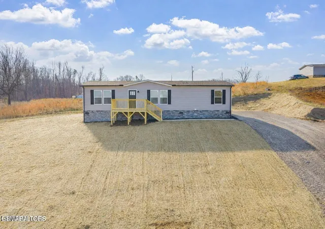 Photo 2 of Manufactured home for sale at 200 Laura Boling Loop Rd, Strawberry Plains, TN 37871 | MLS# 3544536 | Listing updated on 2026-09-11