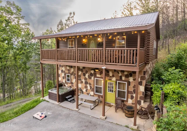 Photo 1 of Single family home for sale at 2213 Headrick Lead, Sevierville, TN 37862 | MLS# 3548297 | Listing updated on 2026-09-14