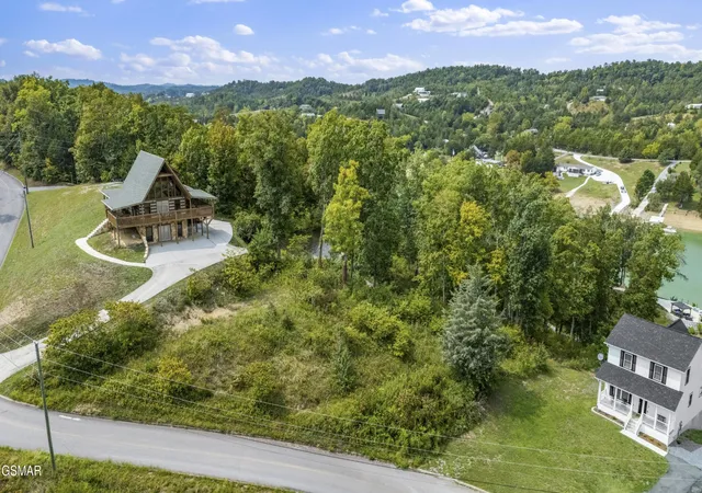 Photo 3 of Sale Pending at 5 Harbor Point Dr, Sevierville, TN 37876 | MLS# 3307545 | Listing updated on 2026-09-11