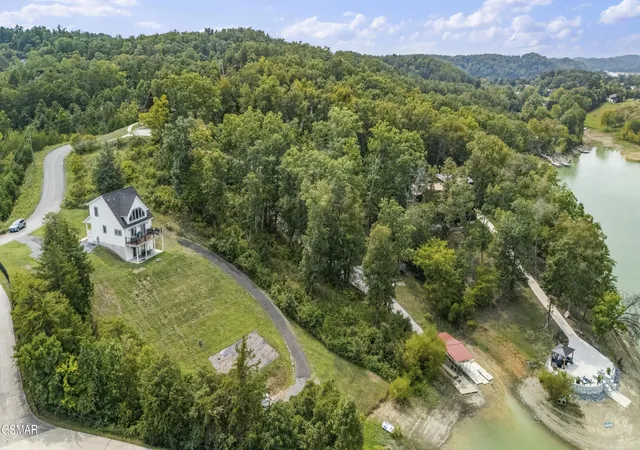 Photo 3 of Sale Pending at 5 Harbor Point Dr, Sevierville, TN 37876 | MLS# 3307545 | Listing updated on 2026-09-11
