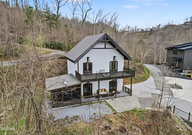 Photo 3 of Single family home for sale at 225 Chimney Tops Way, Gatlinburg, TN 37738 | MLS# 3302142 | Listing updated on 2026-09-29