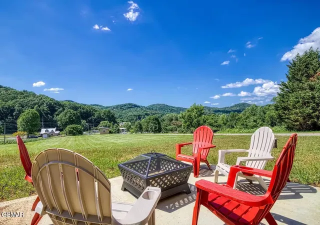 Photo 3 of Sale Pending at 3136 Thomas Headrick Rd, Sevierville, TN 37862 | MLS# 3510515 | Listing updated on 2026-09-15