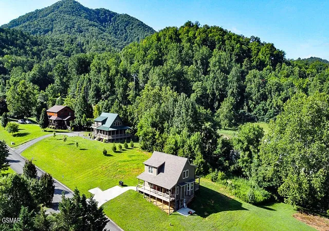 Photo 3 of Sale Pending at 3136 Thomas Headrick Rd, Sevierville, TN 37862 | MLS# 3510515 | Listing updated on 2026-09-15
