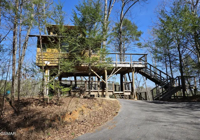 Photo 3 of Single family home for sale at 1233 Secona Way, Sevierville, TN 37876 | MLS# 3280842 | Listing updated on 2026-09-11