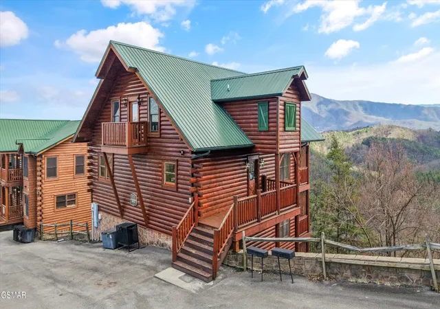 Photo 1 of Single family home for sale at 3032 Hickory Lodge Dr, Sevierville, TN 37862 | MLS# 3270225 | Listing updated on 2026-09-11