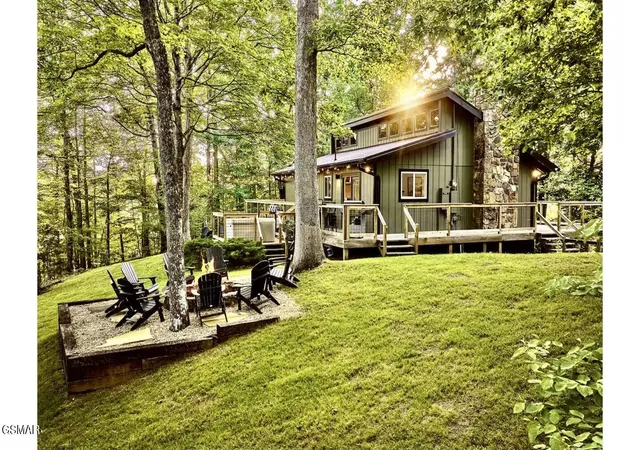 Photo 1 of Sale Pending at 3843 Heavens View Ln, Sevierville, TN 37876 | MLS# 3304020 | Listing updated on 2026-09-11