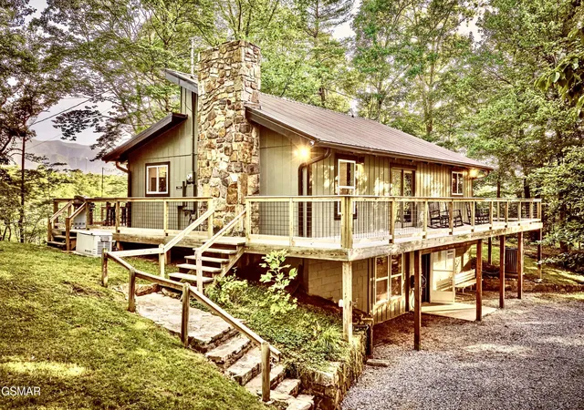 Photo 3 of Sale Pending at 3843 Heavens View Ln, Sevierville, TN 37876 | MLS# 3304020 | Listing updated on 2026-09-11